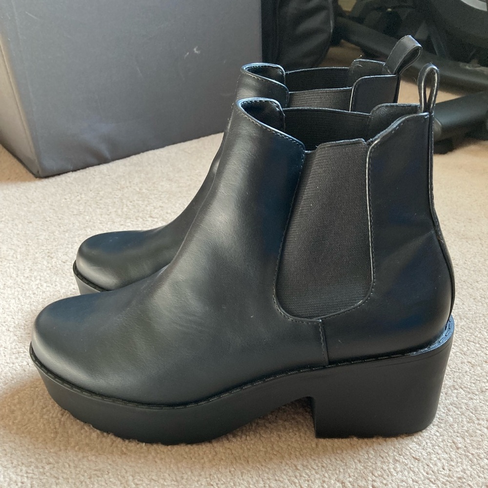 H&M Divided Platform Boots - Picture 2 of 7